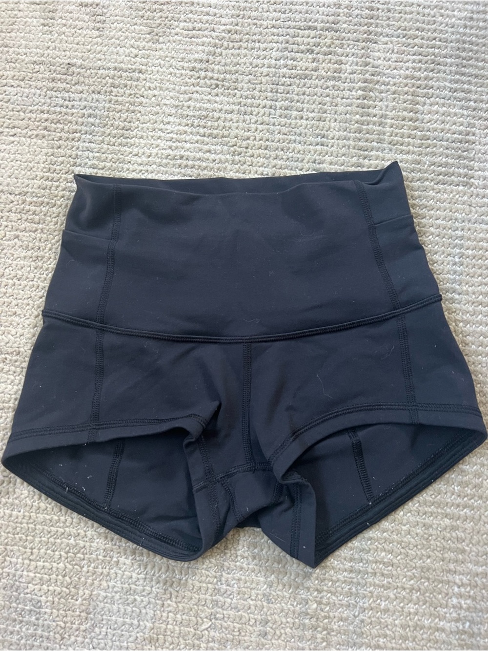 Lululemon Short Shorts size 4 Women’s Active Shorts